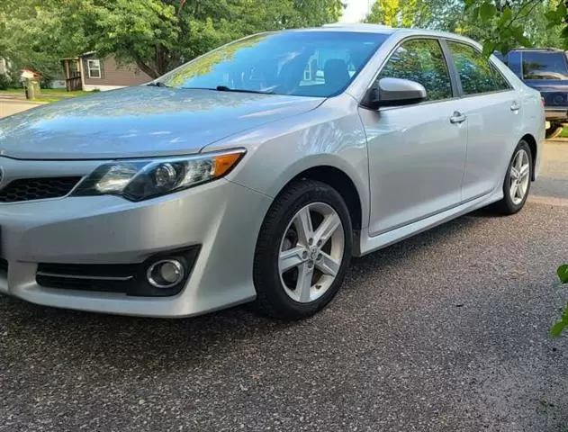 $7500 : 2013 Toyota Camry SE image 1