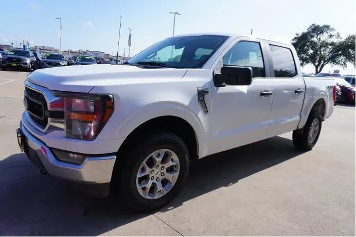 $35988 : Ford F-150 2023 4x4 XLT 4dr image 3