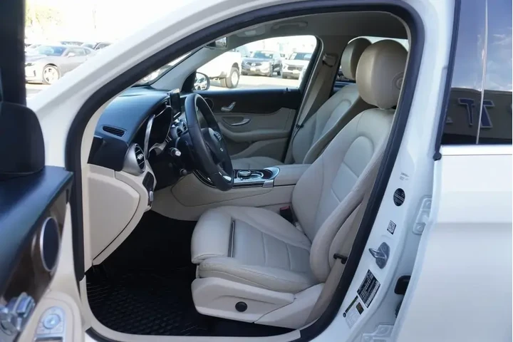 $17988 : Mercedes-Benz GLC 2018 GLC 3 image 7