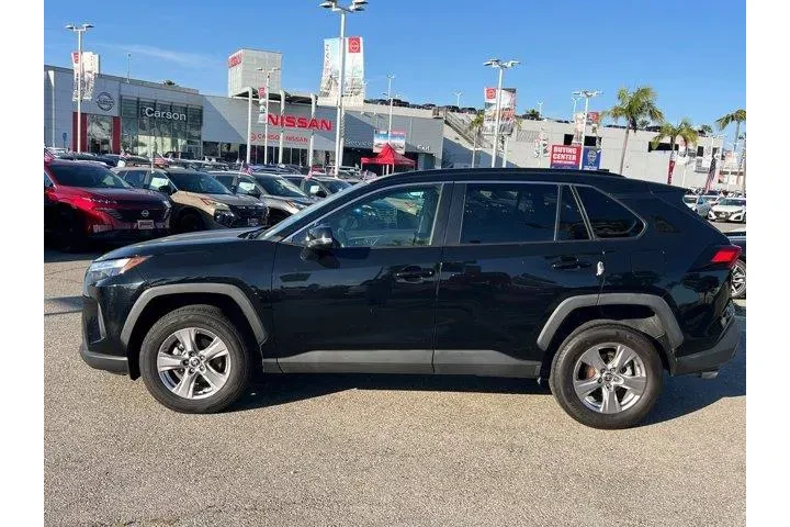 Toyota RAV4 2022 XLE 4dr SUV image 3