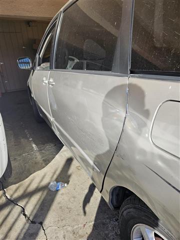 $2950 : Vendo toyota sienna image 5