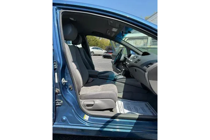 $4400 : Honda Civic 2008 LX 4dr Seda image 6