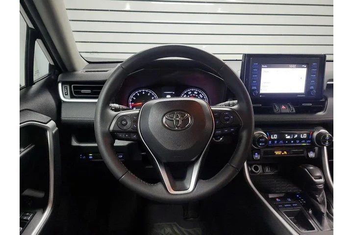 $27998 : Toyota RAV4 2021 XLE Premium image 10