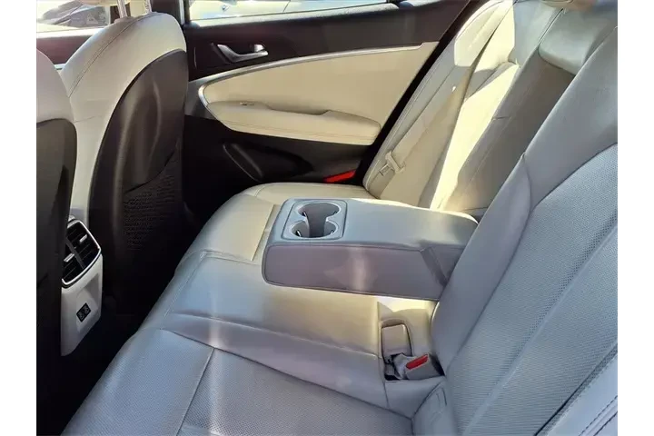 $29905 : Genesis G70 2025 2.5T Standa image 8