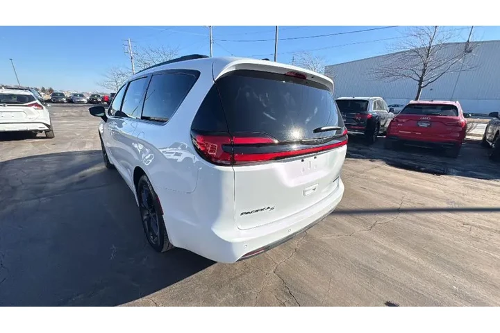 $35995 : 2025 PACIFICA image 9