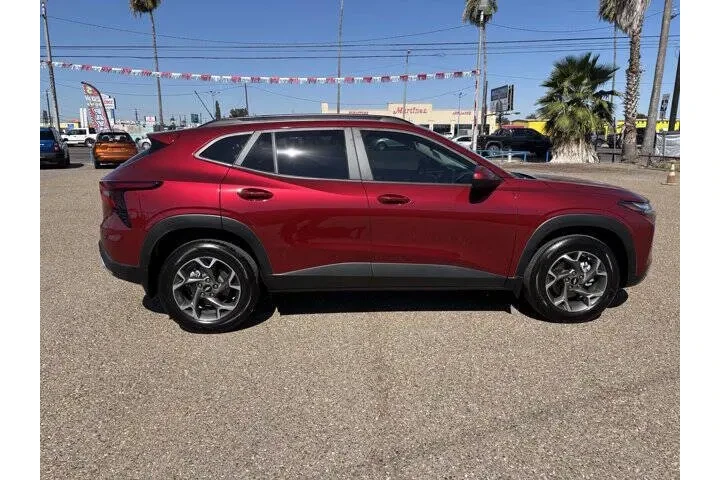 $22375 : 2025 Trax LT image 5