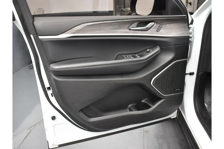 $23426 : Jeep Grand Cherokee L 2022 4 image 9