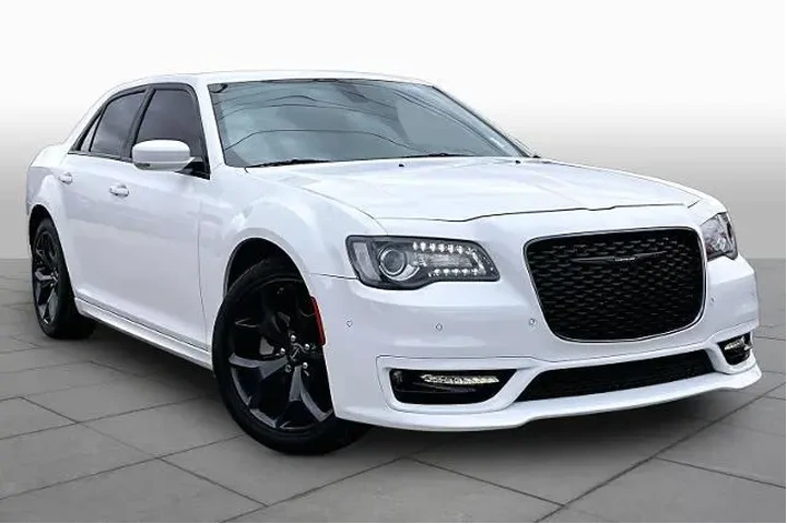 $33417 : Chrysler 300 2023 Touring L image 3