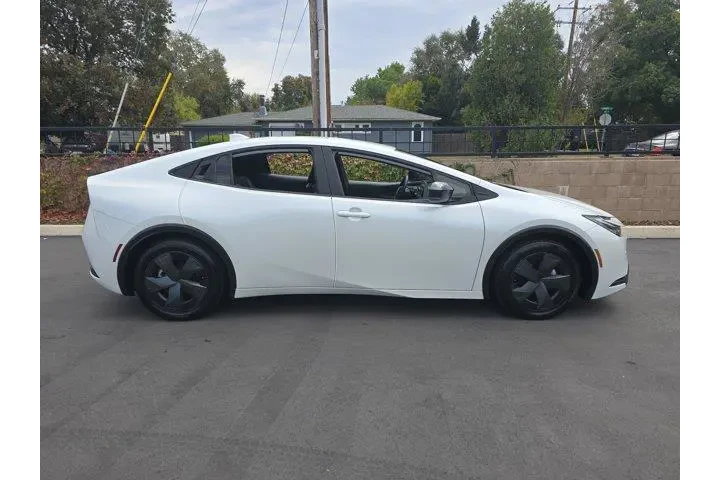 $29995 : Toyota Prius 2024 LE 4dr Hat image 3