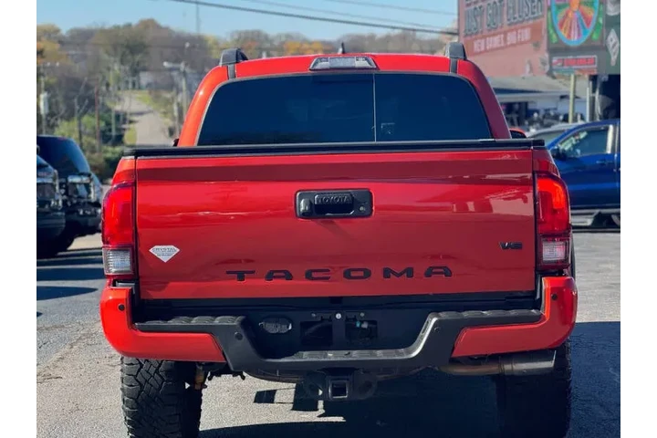 $29455 : 2018 Tacoma TRD Off-Road image 9