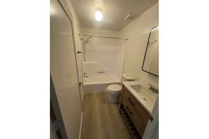 $1100 : APT CON PARKING LOS ANGELES CA image 5