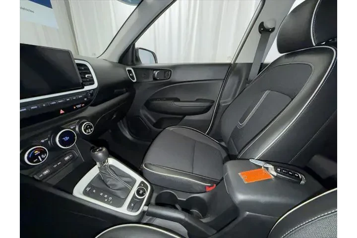 $19995 : Hyundai VENUE 2022 Limited 4 image 4