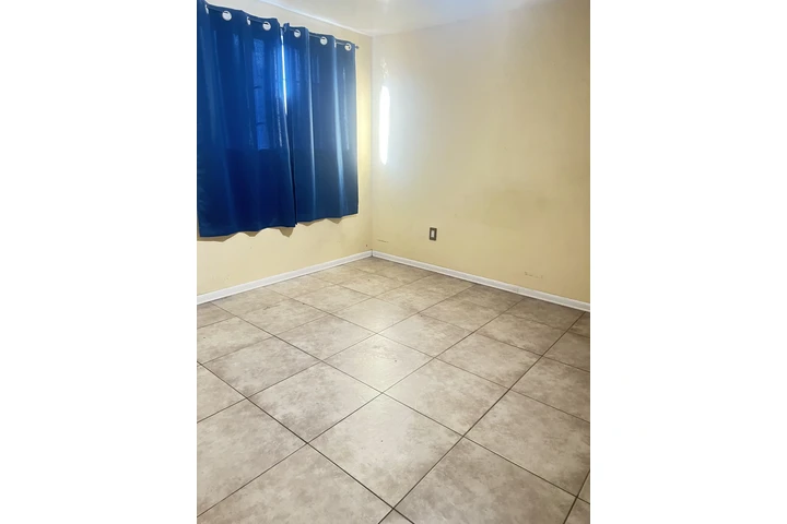 $900 : Se renta cuarto en sylmar image 3