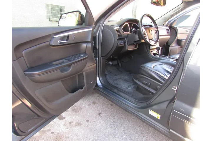 $8900 : 2009 Traverse LT image 9