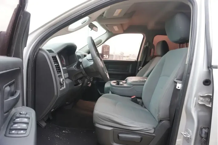 $22725 : Ram 1500 2014 4x4 Express 4d image 5