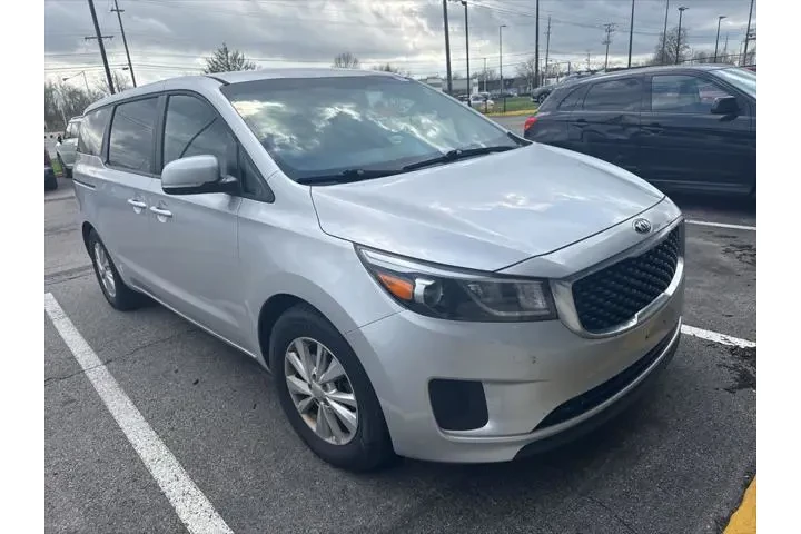 $12977 : Kia Sedona 2017 LX 4dr Mini- image 7