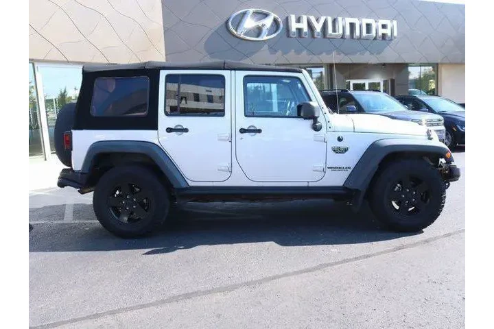 $13575 : Jeep Wrangler Unlimited 2012 image 2