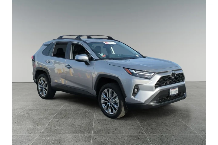 $32508 : Toyota RAV4 2024 AWD XLE Pre image 7