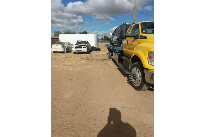 WE Buy cars for JUNK TOWING SE image 3