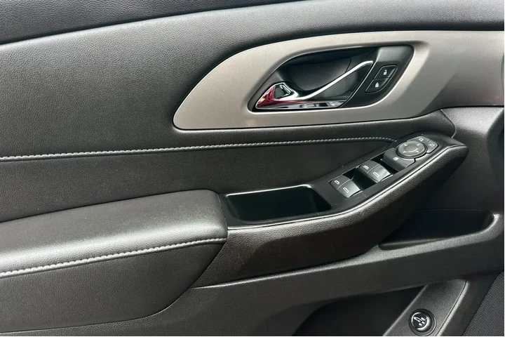$30900 : Chevrolet Traverse 2023 LT C image 10