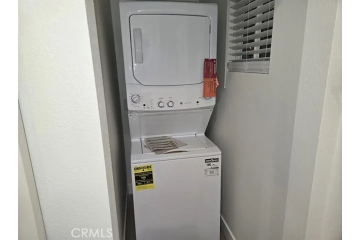 $1700 : 3 habitaciones - 2 baños - Pin image 1