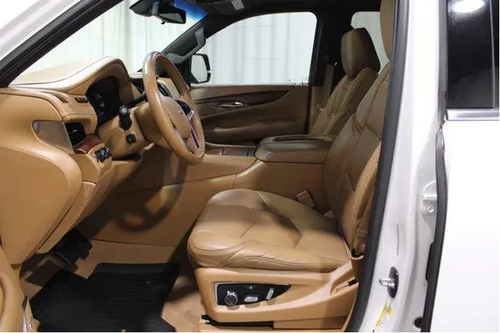 $31982 : Cadillac Escalade 2017 4x4 P image 3