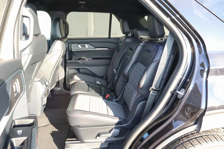 $36488 : 2025 Explorer ST-Line 4WD image 8