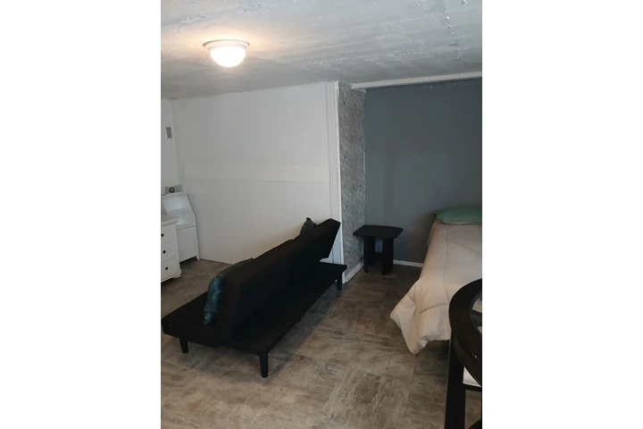 $800 : Amplio studio image 4