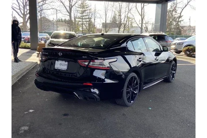 $26487 : Nissan Maxima 2023 3.5 SR 4d image 4