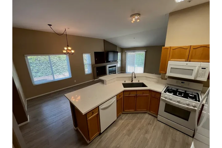 $1550 : Fontana - Hunter's Ridge image 3