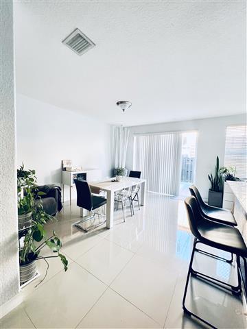 $1000 : COMODA HABITACION DORAL image 3