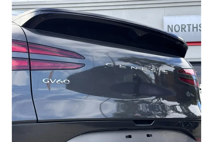 $31795 : Genesis GV60 2024 AWD Advanc image 7