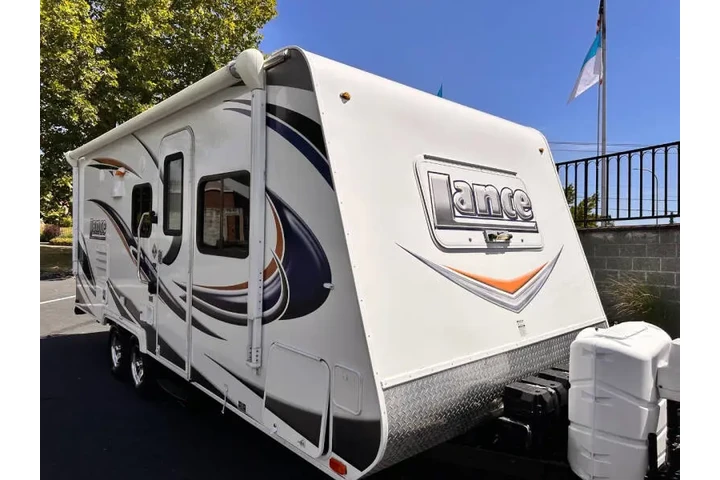 $18995 : 2013 Lance 1985 model 23 ft image 6