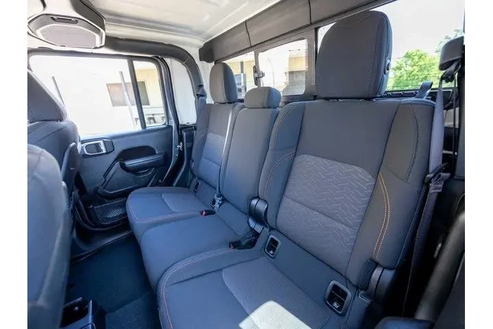 $39900 : Jeep Gladiator 2022 4x4 Moja image 10