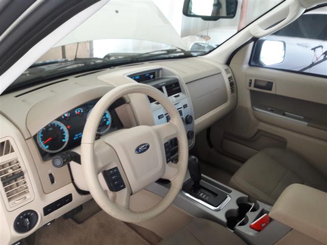 $3600 : 2011 FORD ESCAPE XLT SUV image 3