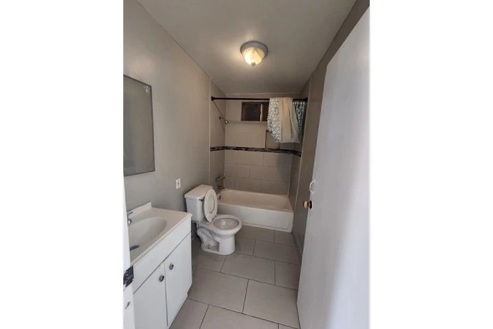 $2095 : Apt 2 Recamaras con Parking image 2