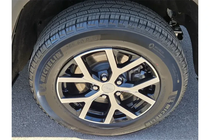 $33950 : Jeep Grand Cherokee L 2024 4 image 10