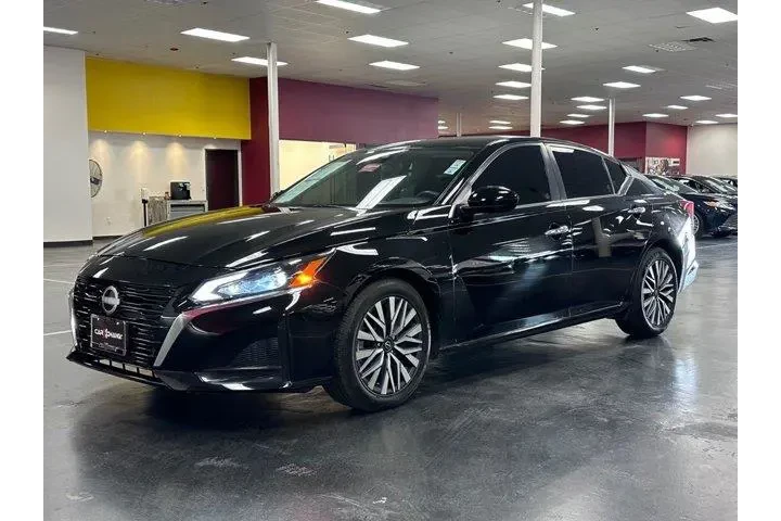 $18621 : Nissan Altima 2023 2.5 SV 4d image 9