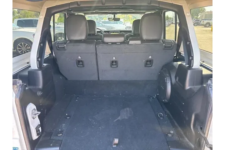 $32997 : Jeep Wrangler 2023 4x4 Sahar image 6