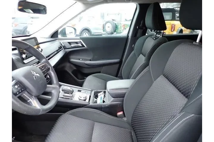 $18290 : Mitsubishi Outlander 2022 AW image 10