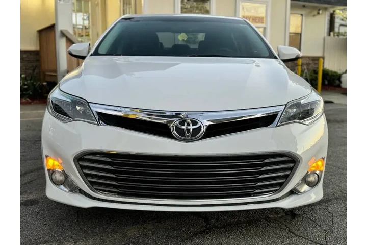 2013 Avalon XLE Premium image 3