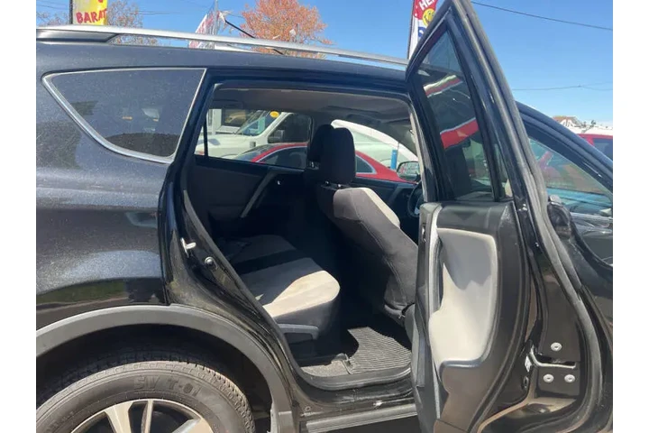 $17999 : 2018 RAV4 XLE image 10