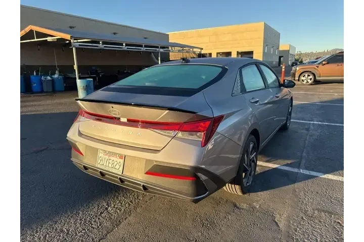 $20500 : Hyundai ELANTRA 2025 SEL Spo image 3