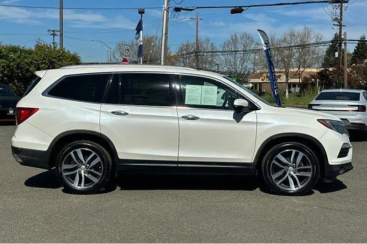 $17690 : Honda Pilot 2017 AWD Touring image 3