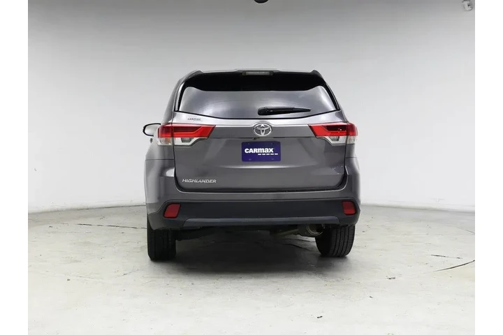 $21998 : Toyota Highlander 2018 LE 4d image 6