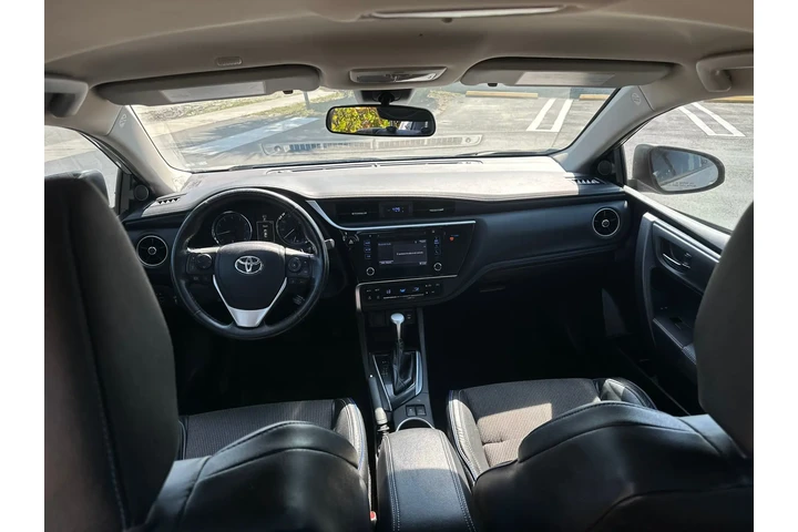 $8900 : Toyota Corolla SE image 1