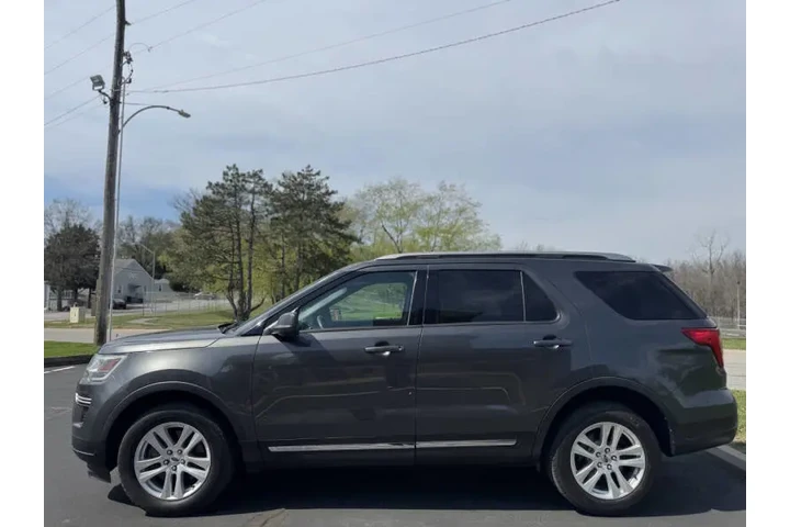 $12999 : 2018 Explorer XLT image 8