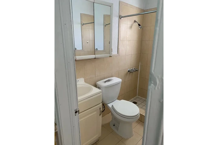 $1000 : Studio effic privado image 3