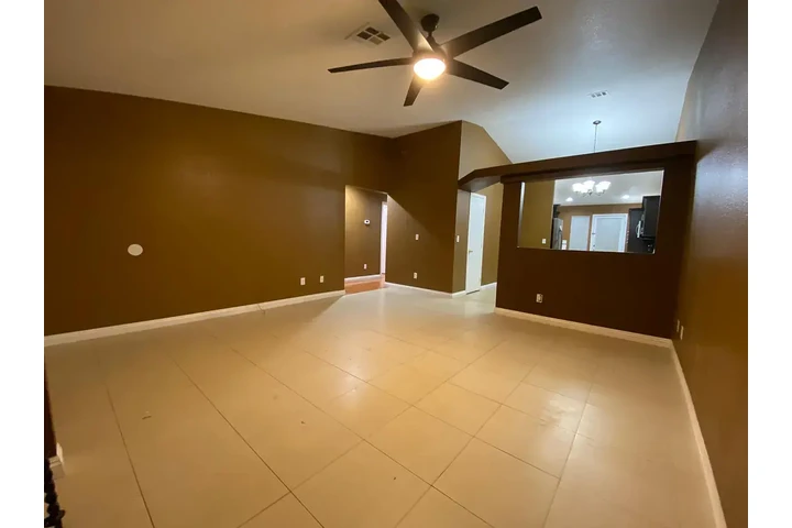 $900 : Hermosa casa para familia dece image 5