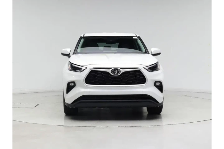 $31998 : Toyota Highlander 2022 LE 4d image 5
